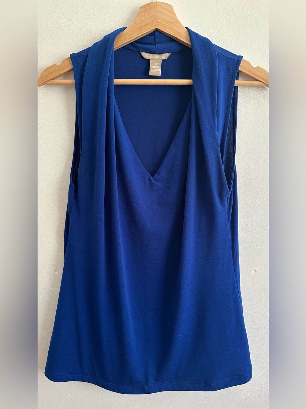 Banana Republic Sleeveless Blue top (Size: Small)